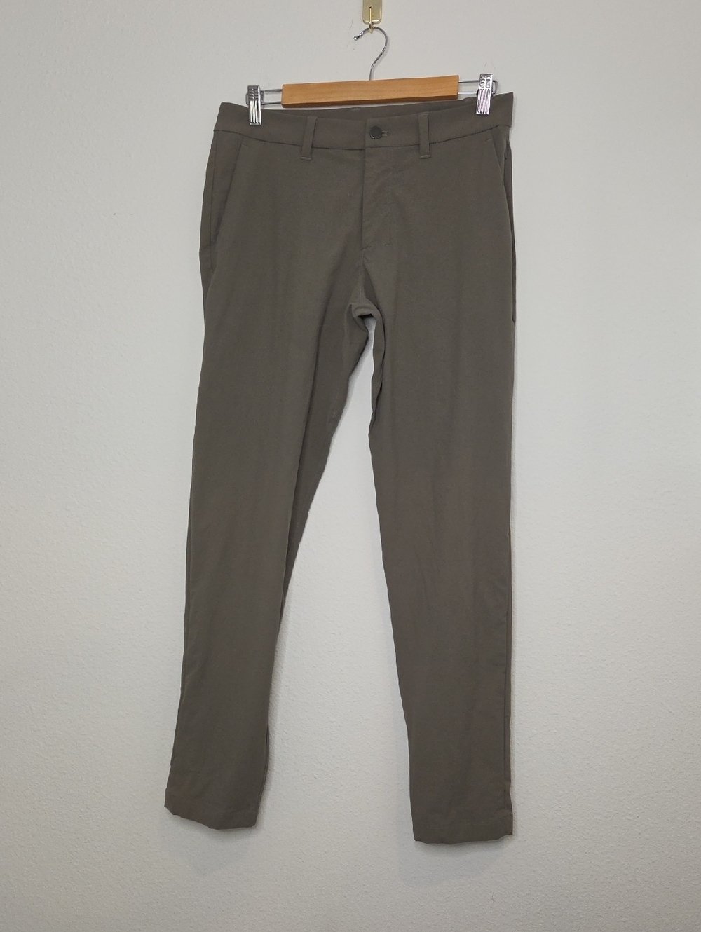 lululemon athletica Men's Olive Chino Pants